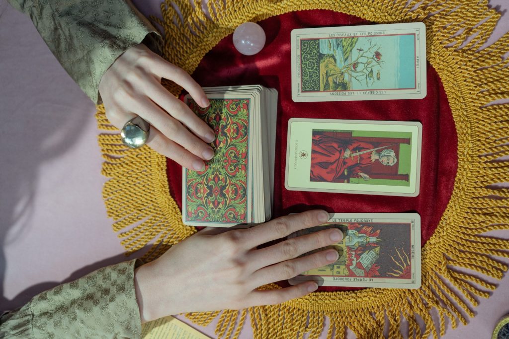 Tarot – krótka historia i podział talii tarota